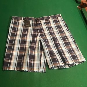 Mens Greg Norman NWT size 40 golf shorts
